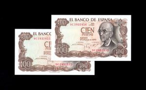 Pareja correlativa 100 Pesetas 1970, serie 9C, S/C-, marquita en lateral