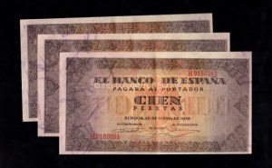 Trío correlativo 100 Pesetas 1938, serie H, EBC+, con todo su apresto