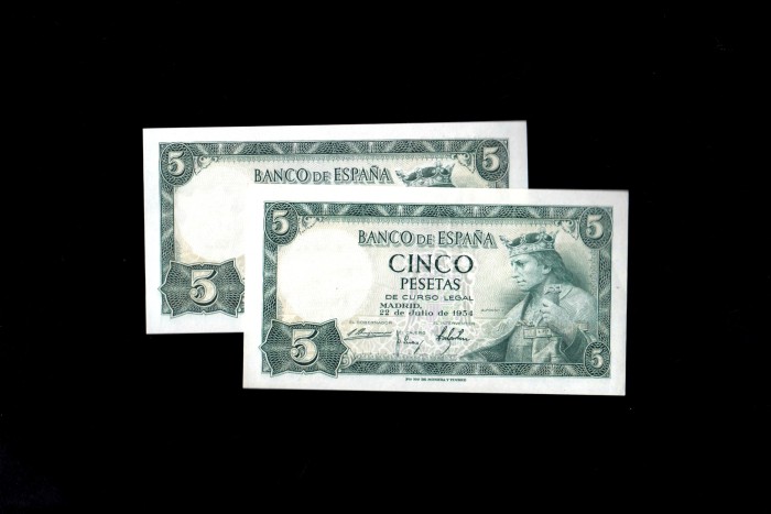 Pareja correlativa 5 pesetas 1954, sin serie, S/C-, (1) marquita en lateral Pareja correlativa 5 pesetas 1954, sin serie, S/C-, (1) marquita en lateral